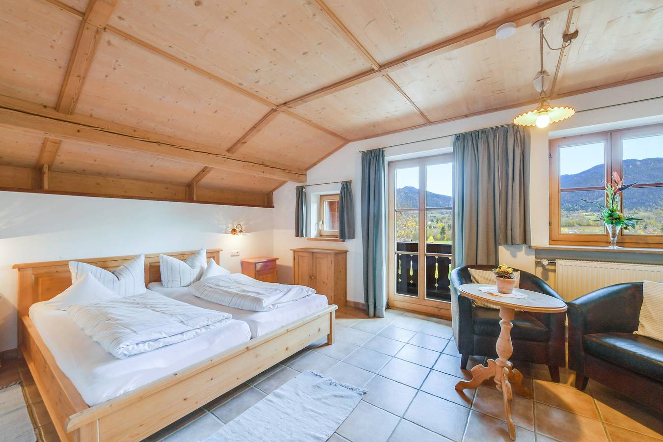 Ganze Wohnung, Fantastische Ferienwohnung "Schönbergalm" mit Balkon, Garten & Wlan in Wegscheid (Lenggries), Lenggries