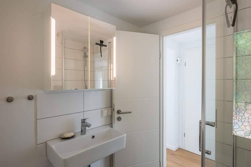 Bungalow mit eigenem Bootsteg in Kleinzerlang, Rheinsberg