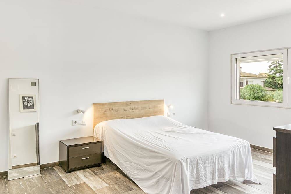 Casa de vacaciones 'Sant Pere' con piscina privada, terraza privada y Wi-Fi in San Pedro Pescador, Alt Empordà