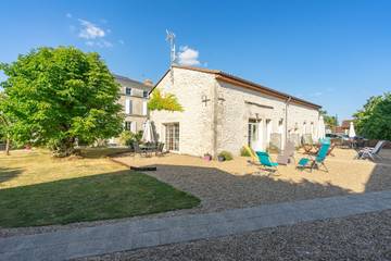 Location De Vacances pour 4 Personnes dans Saint-Seurin-de-Palenne, Région de Jonzac, Photo 1