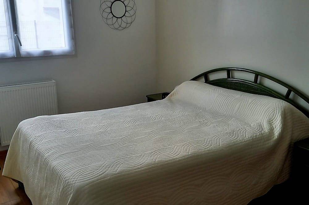 Recent house. Bungalow. Sleeps 4. 2 bedrooms. 20 minutes from the beaches. in Pont-Scorff, Côte des Mégalithes