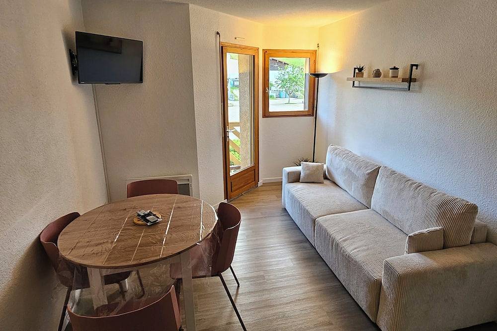 Entire apartment, 2 bedroom apartment at the foot of the ski and mountain bike slopes with swimming pool in Mouthe-Lac et Mont d’Or, Doubs