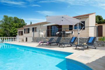 Cottage pour 7 personnes, avec terrasse ainsi que jardin et piscine à Argelliers