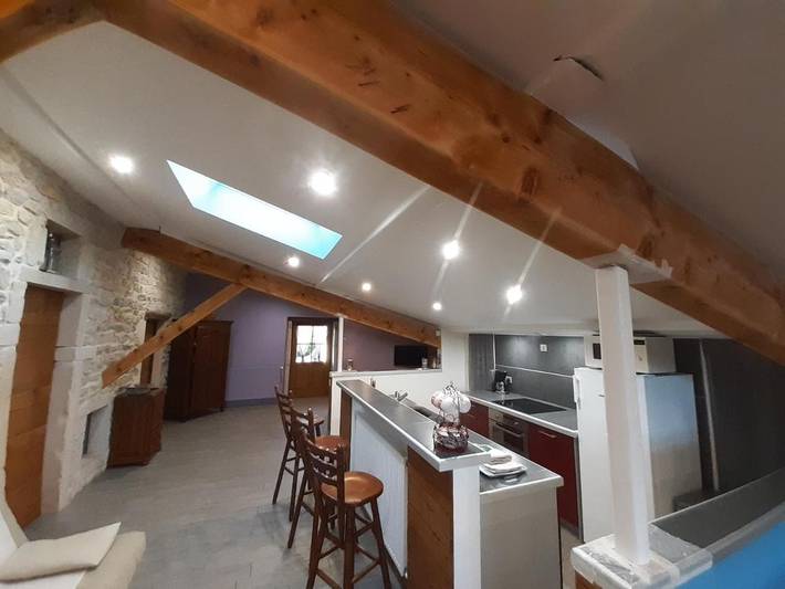 Gîte pour 8 personnes, avec Balcon et Terrasse ainsi que Jardin et Vue à Journans