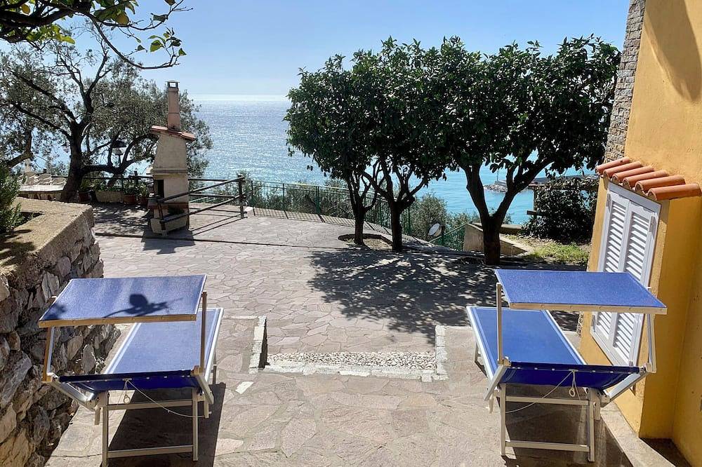 Appartement entier, In relaxation looking at the sea, with pool in Selva (Savone), Commune de Finale Ligure