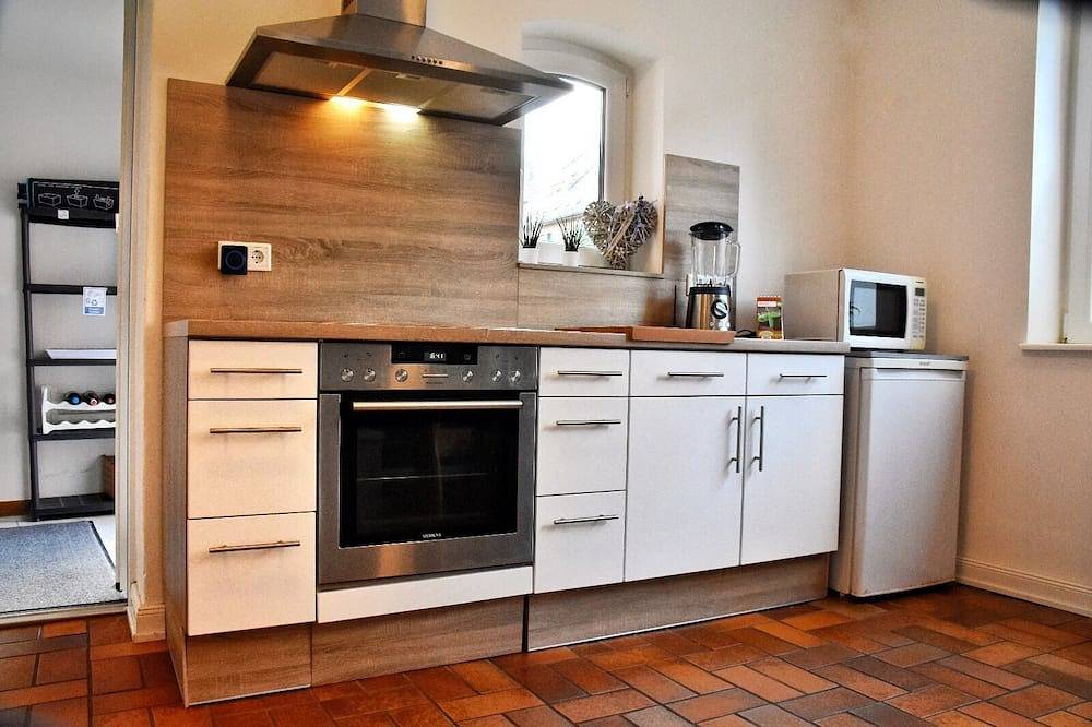 Ganze Wohnung, 80m² Apartment mit 2 Schlafzimmern, mit sonniger Terrasse für bis zu 5 Personen in Bargteheide, Kreis Stormarn