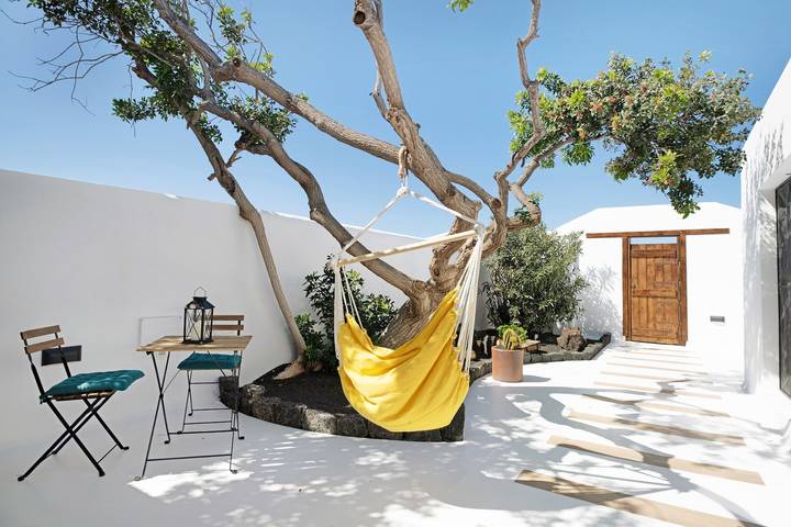Entire apartment, Apartment "El Jable" with Mountain Views, Garden, Air Conditioning and Wi-Fi in Arrecife, Lanzarote