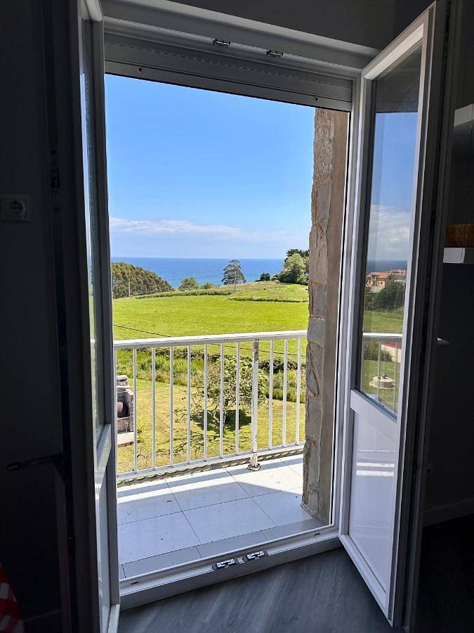 Apartamento para 5 personas, con balcón y vistas en Gozón