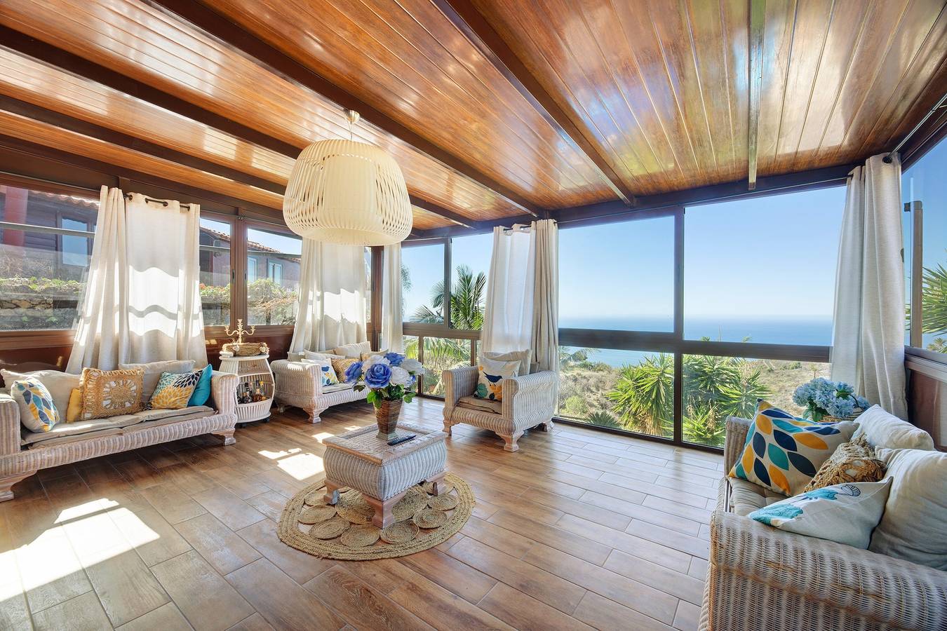 Holiday Home 'Casa El Retiro' with Sea View, Wi-Fi and Air Conditioning in El Jesús, Tijarafe