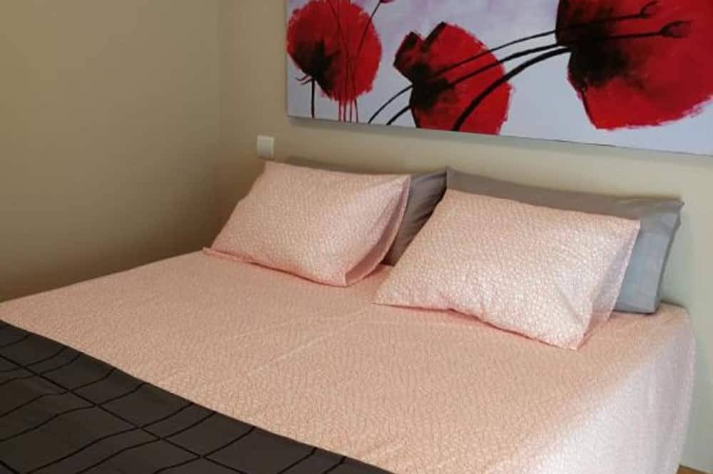 Entire apartment, 18 El Pilar Towers in Modernist Building in Saragossa, Saragossa Province