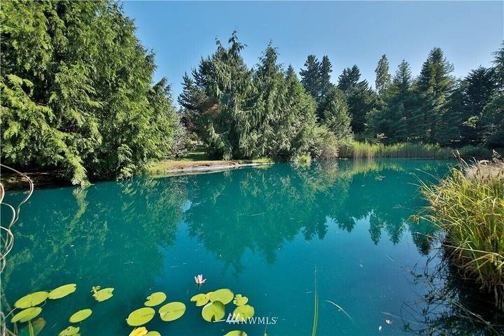 Lodge for 20 people, with yard in Whidbey Island