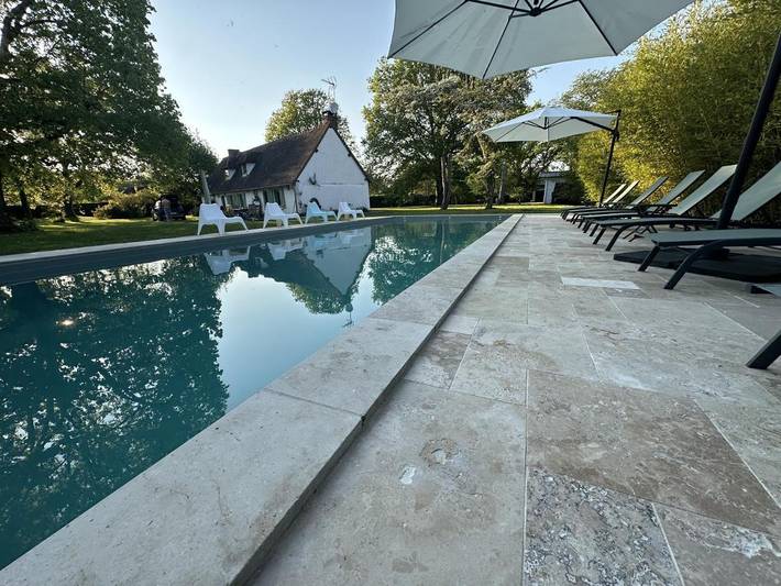 Location de vacances pour 8 personnes, avec piscine et jardin à Tillières-sur-Avre