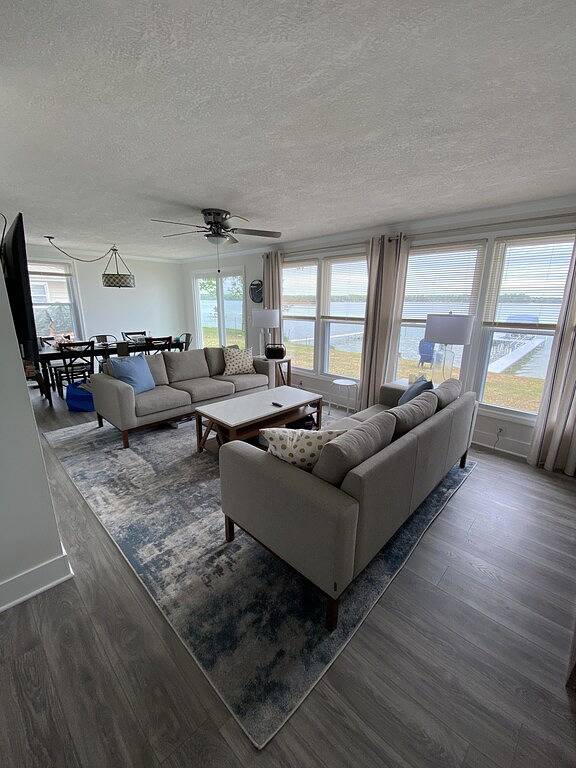 Beautiful Lake Front Newly Renovated Cottage 2021 in Higgins Lake