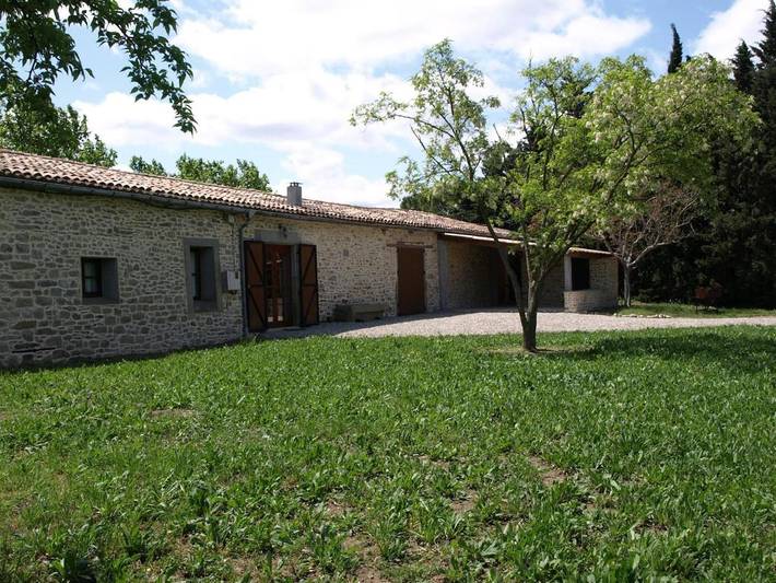 Location de vacances pour 4 personnes, avec Terrasse ainsi que Jardin et Vue à Villegly