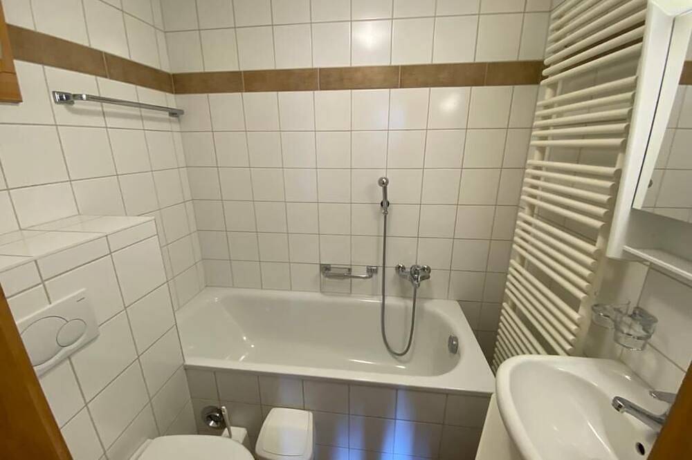 Appartamento intero, 4 pièces-duplex très confortable pour 6 personnes : Living - cuisine avec lave-vaisselle, micro onde in Grimentz, Anniviers