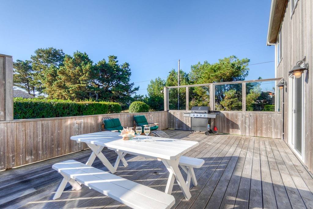 Alldecked Out: Riesige umzäunten Hof, Whirlpool, Feuerstelle, Hund Ok, kurzer Weg zum Strand in Gearhart, Clatsop County