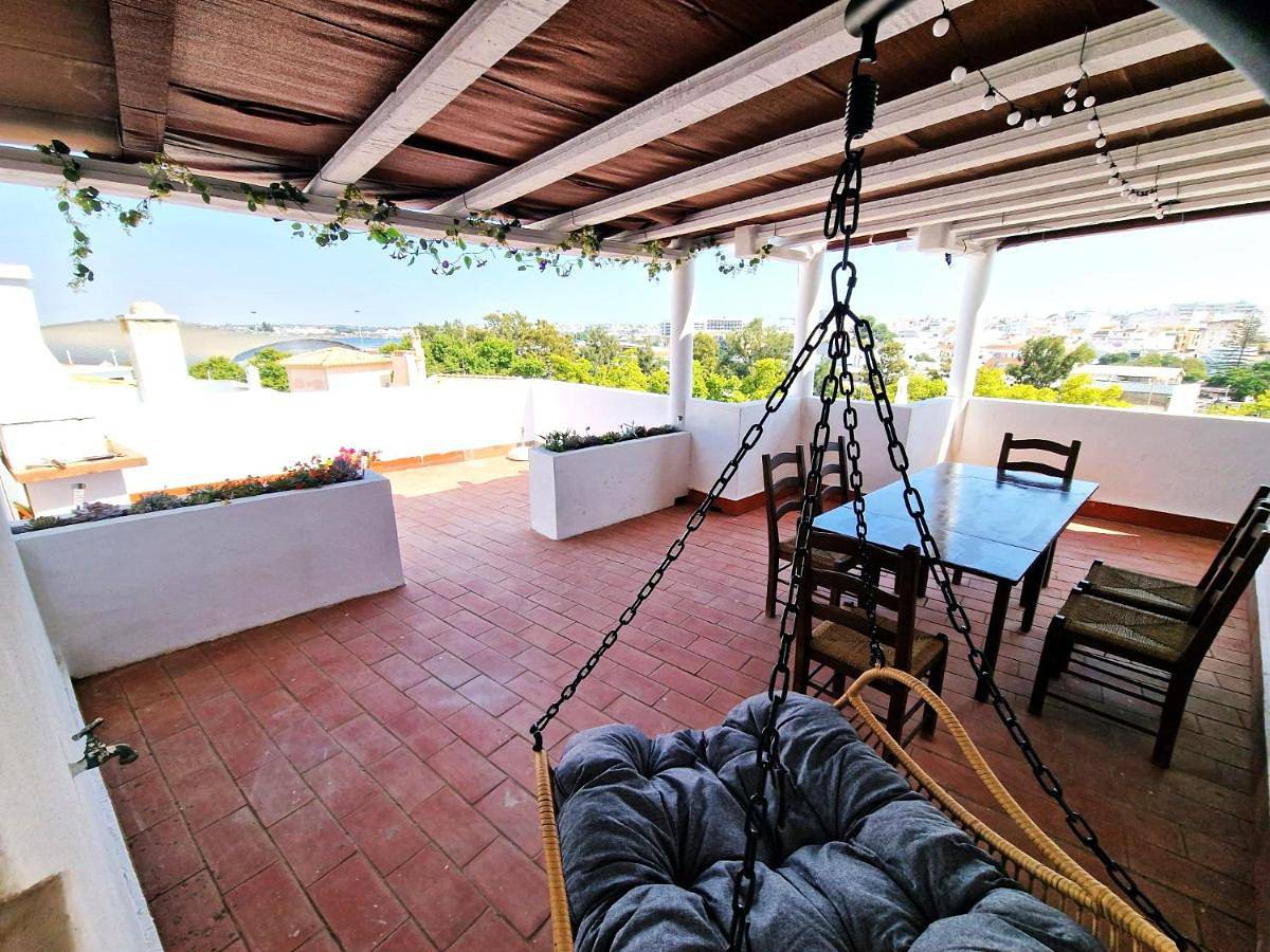 Portimão Guest House - Suites & Rooms, Rooftop River View, Bbq & Ac in Portimão, Distrito de Faro