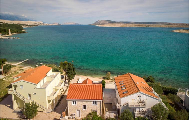 Charmant appartement en bord de mer avec vue sur la mer et équipements modernes in Novalja, Pag