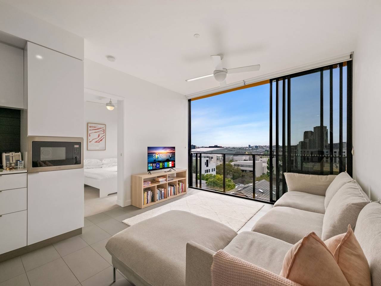 Entire apartment, Sunny 2-Bed in Valley with Premium Amenities in Fortitude Valley, Brisbane