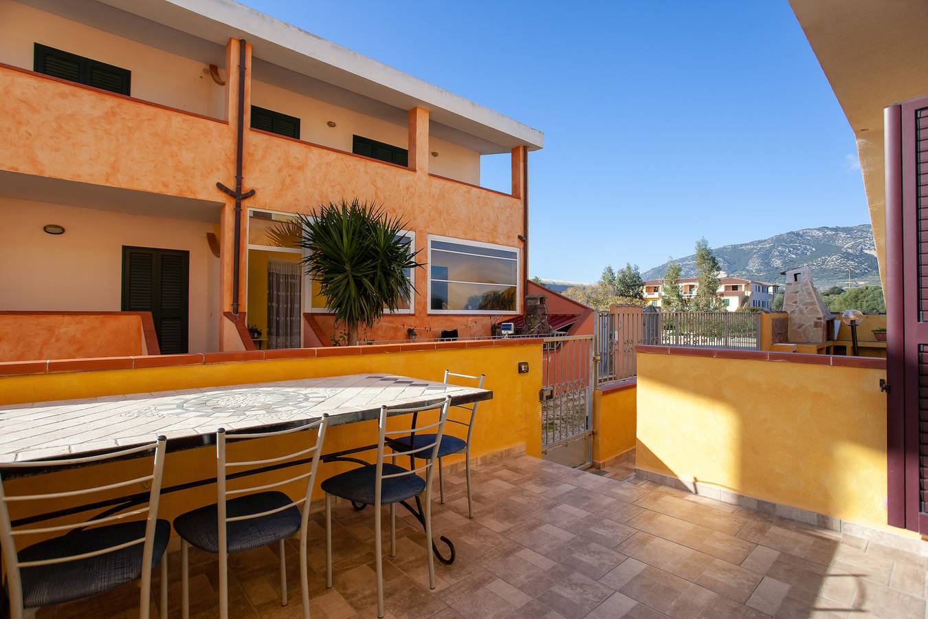 Appartamento intero, Appartamento Casa Gianfranca con vista sulle montagne, terrazza e Wi-Fi in Orosei, Golfo di Orosei