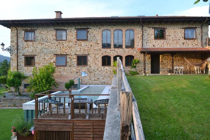 Casa rural con piscina para 3 personas, con Terraza y Jardín además de Piscina y Vistas en Guipúzcoa - 2