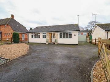 Log Cabin for 6 People in Woodhall Spa, Lincolnshire, Photo 1