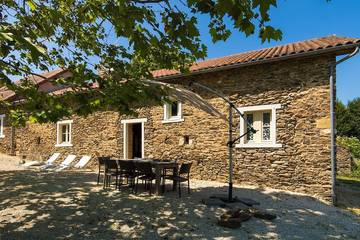 Gîte pour 6 personnes, avec piscine et terrasse à Chalais (Aquitaine)