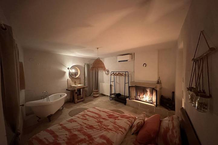 Location de vacances pour 18 personnes, avec jacuzzi et piscine ainsi que jardin et terrasse à Mons (Gard) - 2