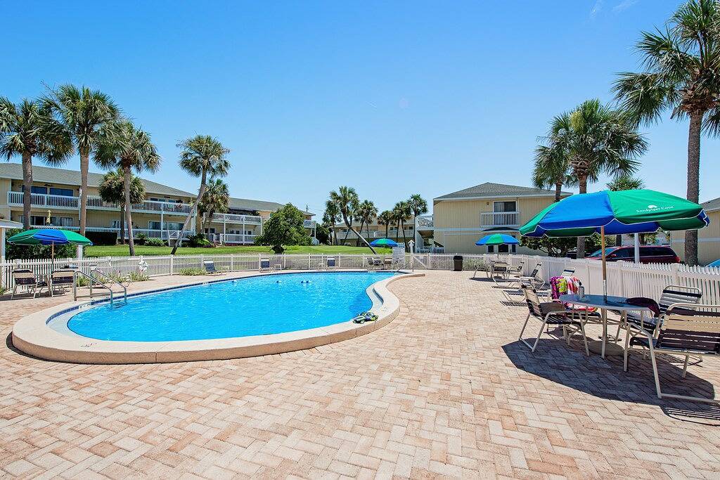 Ganze Wohnung, Sparkling Studio with Shared Pools, Hot Tubs, Golf, Tennis, & a Private Beach in Destin, Emerald Coast