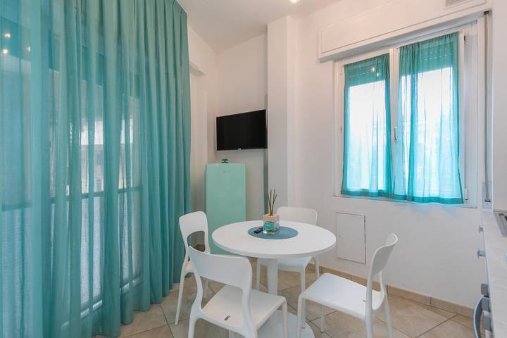 Appartamento intero, Appartamento Casa dell'Elba con vista mare, balcone e Wi-Fi in Piombino, Costa degli Etruschi