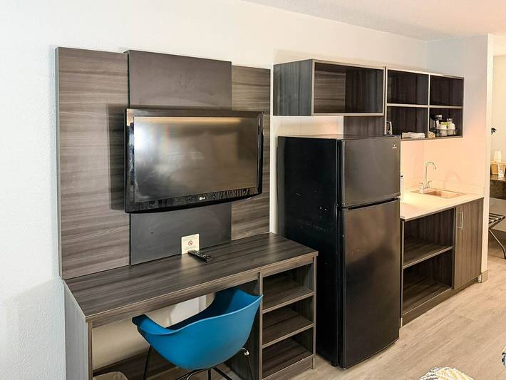 Entire apartment, 2 Queen Beds | Non-Smoking, Kitchen in Northern Virginia