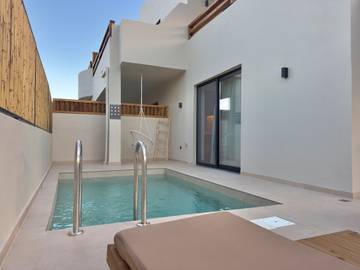 Gîte pour 2 personnes, avec jardin dans Rhodes