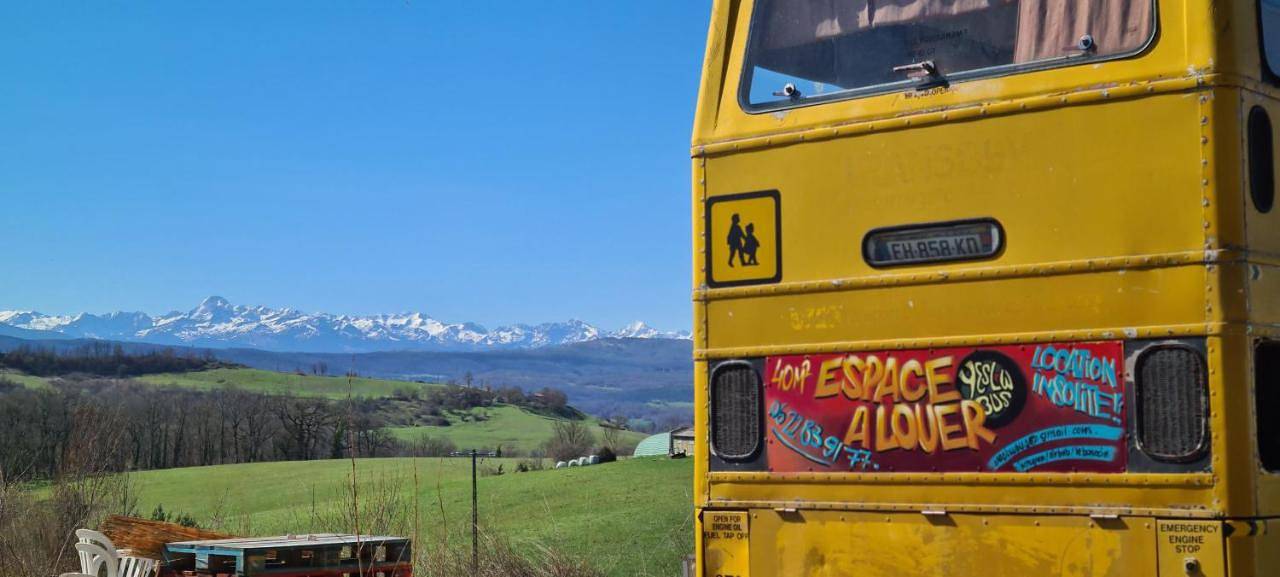 Le Yeslowbus en fête in Carla-Bayle, Ariège