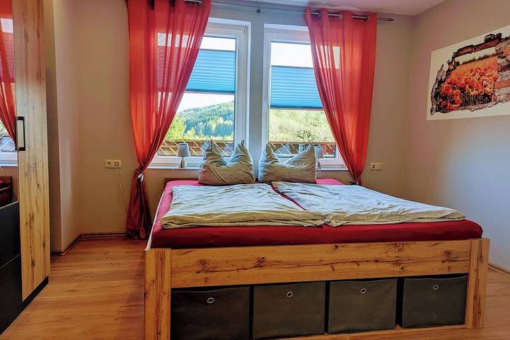 Ferienwohnung für 9 Personen, mit Terrasse und Garten in Bad Schlema