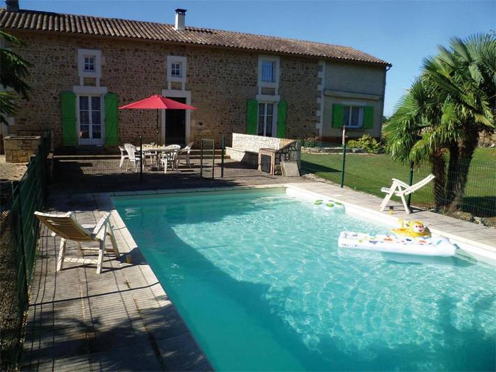 Location de vacances pour 10 personnes, avec Terrasse ainsi que Jardin et Piscine à Payré