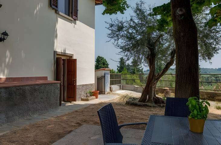 Camera 'Ulivo Con Giardino' con vista sulle montagne, Wi-Fi e aria condizionata in Lastra a Signa, Provincia di Prato