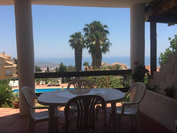 Bungalow para 4 personas, con Terraza además de Jardín y Piscina en Provincia de Granada