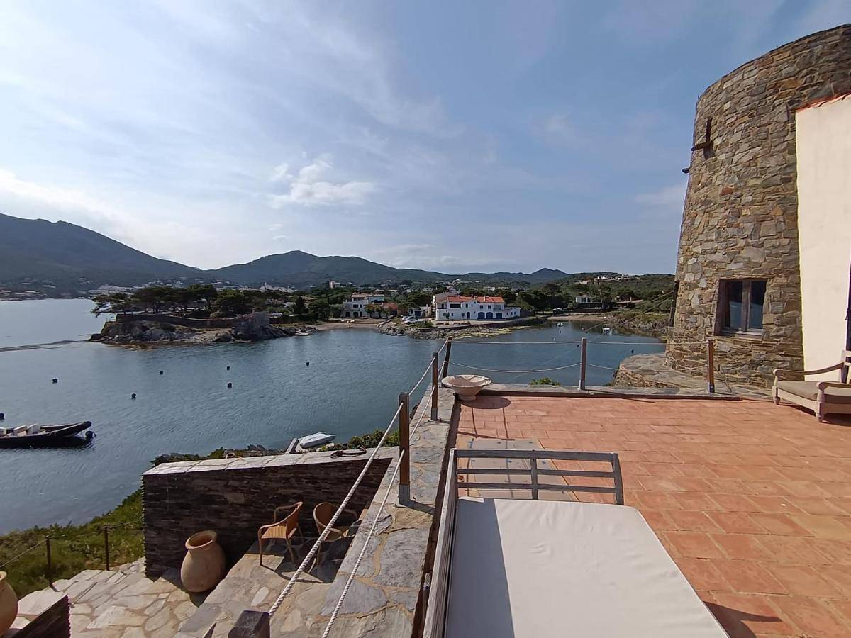 Isla Privada en Cadaqués de ensueño con 11 habitaciones dobles con baño privado y piscina in Platja Confitera (Cadaques), Cadaques