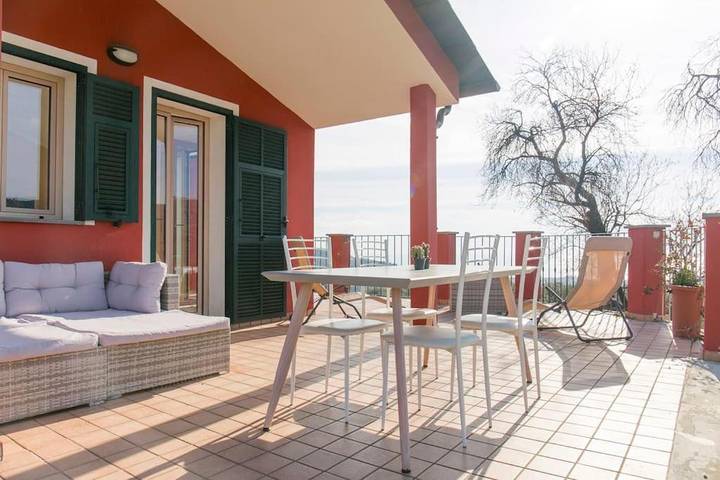 Villa pour 4 personnes, avec vue et jardin, animaux acceptés à Imperia - 3