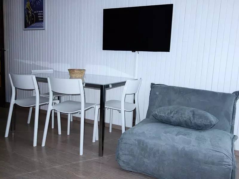 Entire studio, Samovar Apt B2 in Huez, Écrins National Park