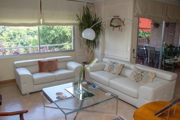 Cama y desayuno para 3 personas, con Terraza y Jardín además de Piscina y Vistas en Pozuelo de Alarcón