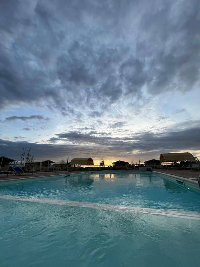 Camping per 4 persone, con Piscina a Piombino