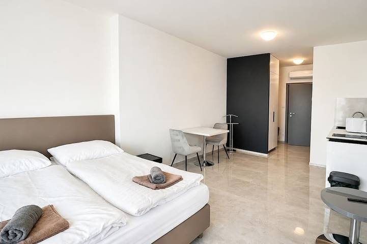 Ganze Wohnung, 1 room Apartment with AC, Vienna Gate 2 in Bratislava, Bratislava und Umgebung