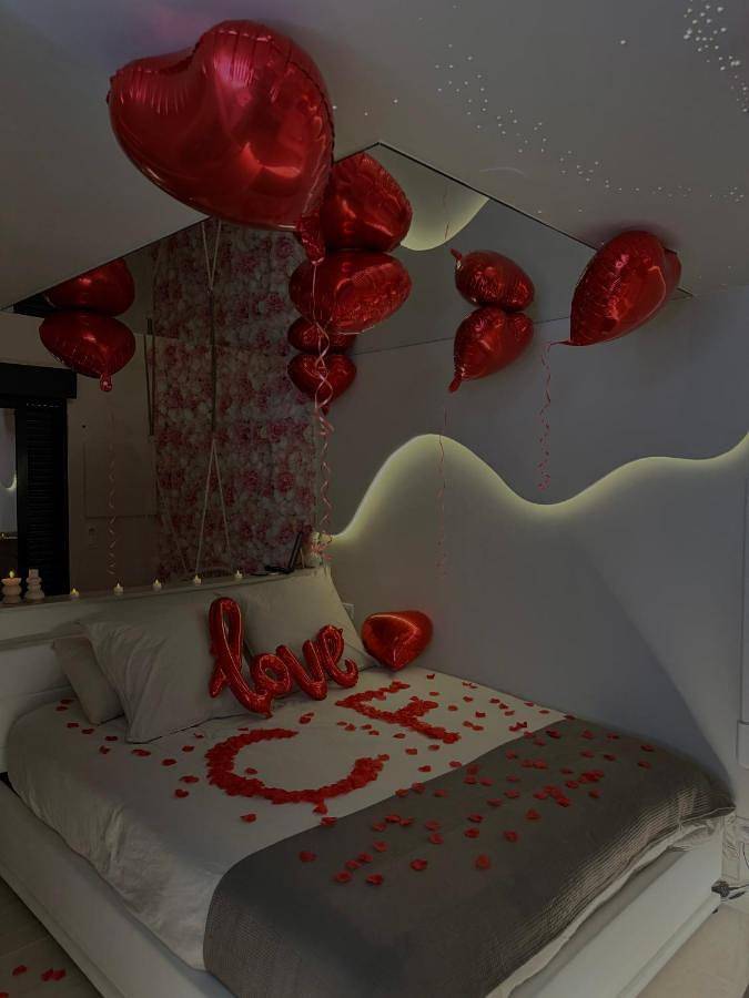 Appartement entier, Spa Privatif - Love Room Luxe - Proche Disney in Marles-en-Brie, Seine-et-Marne