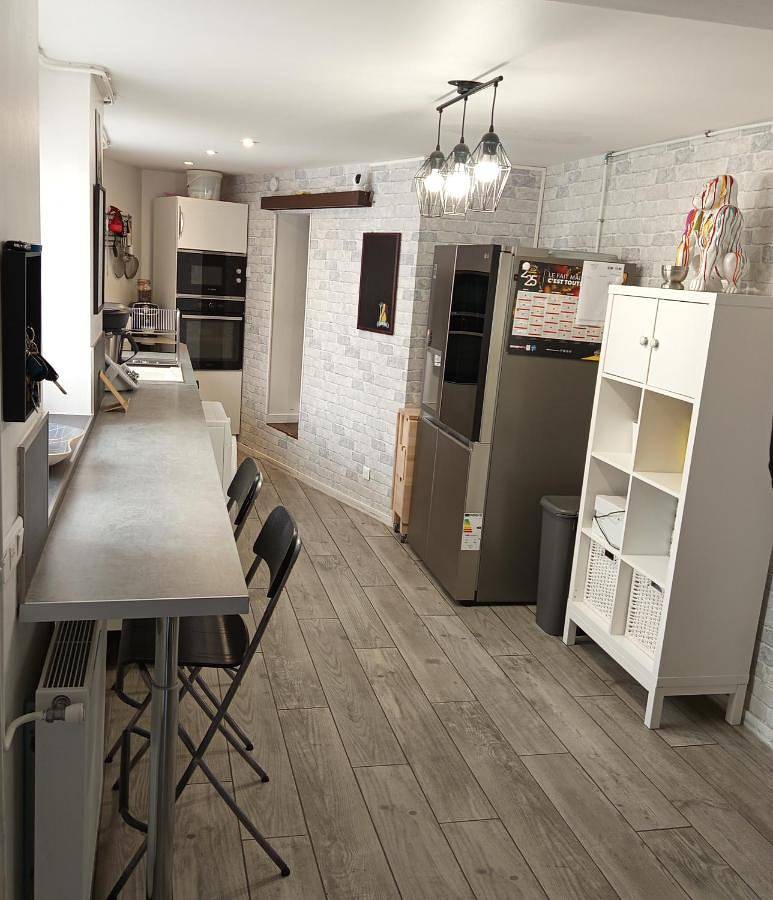 Double Room with Shared Bathroom in Pontoise, Val-d'Oise