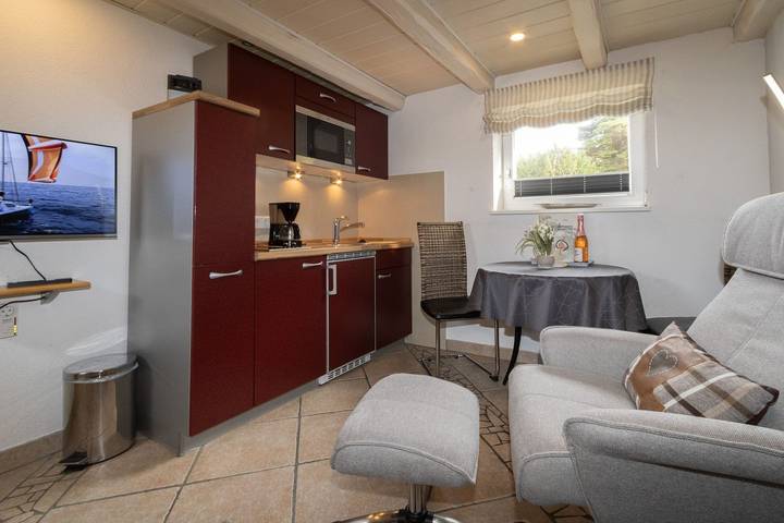 Ganze Wohnung, Das Appartement befindet sich in einer sehr ruhigen und doch zentral gelegenen Seitenstraße. in Nordfriesische Inseln (Schleswig-Holstein) (Schleswig-Holstein), Hörnum