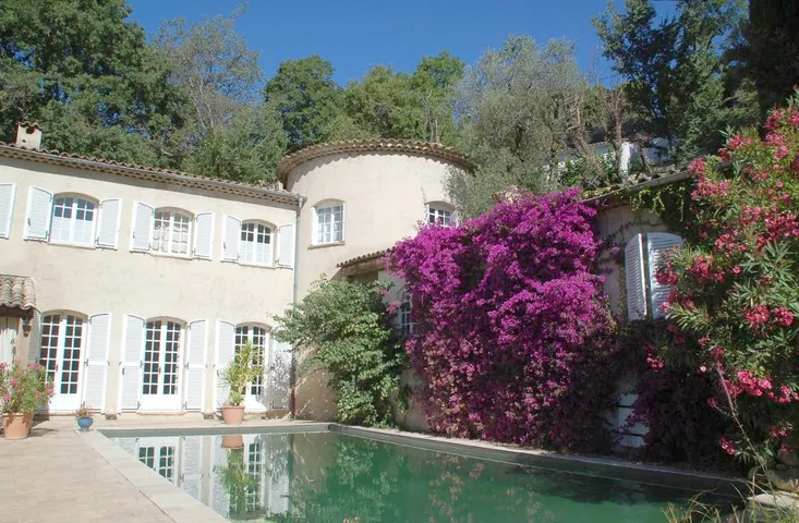 Alojamiento y desayuno para 2 personas, con vistas además de jardín y piscina - 1