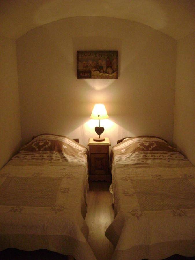 Gîte pour 4 personnes, avec terrasse et jardin ainsi que piscine et vue à Gilly-sur-Isère - 3