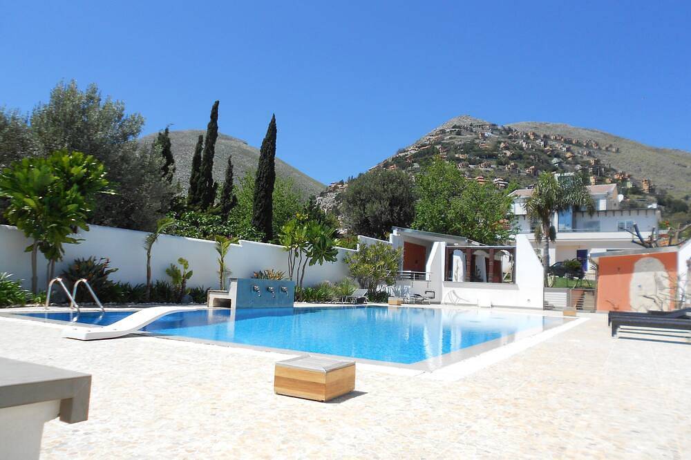 Apartamento entero, Apartamento de Villa Elloise con piscina privada de lujo en Mondello in Mondello, Palermo