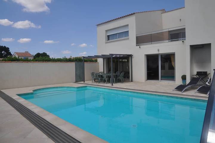 Villa pour 10 personnes, avec terrasse ainsi que sauna et jardin
